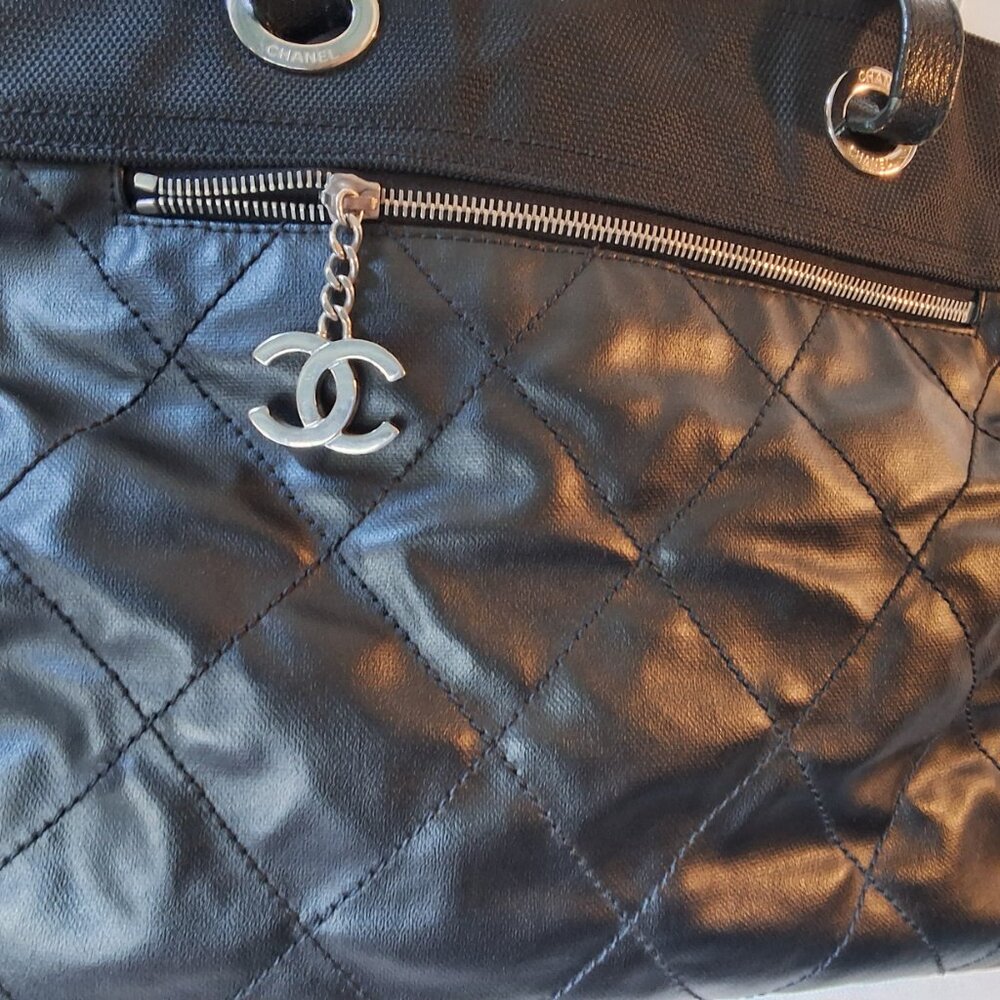 Authentic Chanel black tote bag - Picture 10 of 14